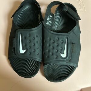 Nike sandals size 1